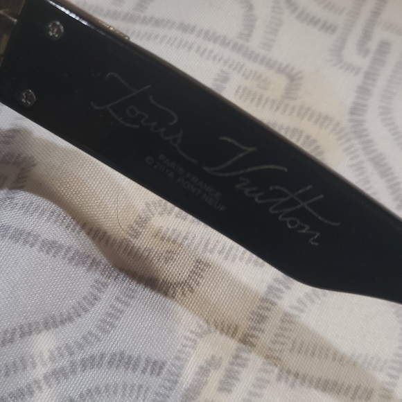 Louis Vuitton Glasses - Picture 2 of 4